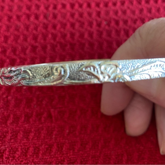mexico 925 Jewelry - EUC Vintage Mexico Sterling Silver Round Etched Bangle Bracelet